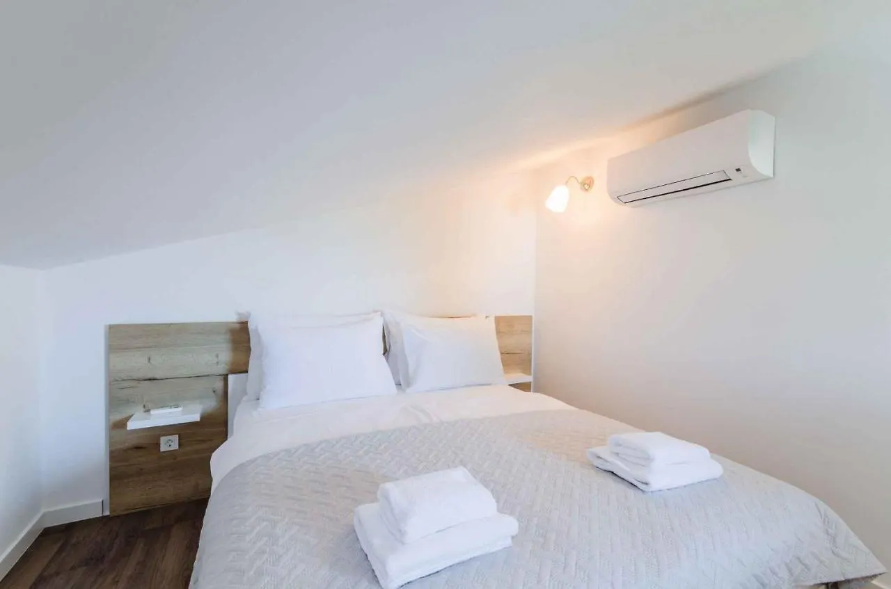 Apartments Palace Paulina In Novi Vinodolski 39469 Hırvatistan