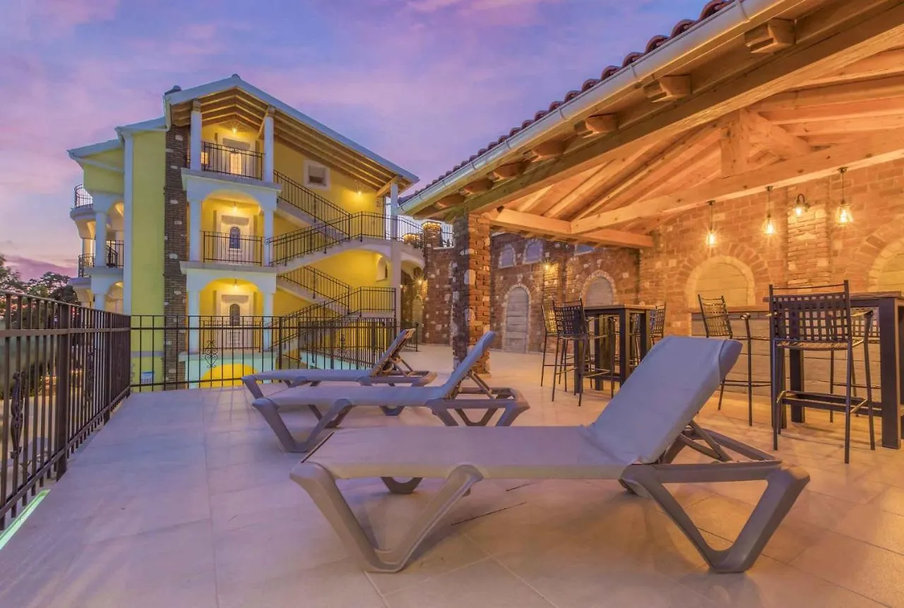 Apartments Palace Paulina In Novi Vinodolski 39469