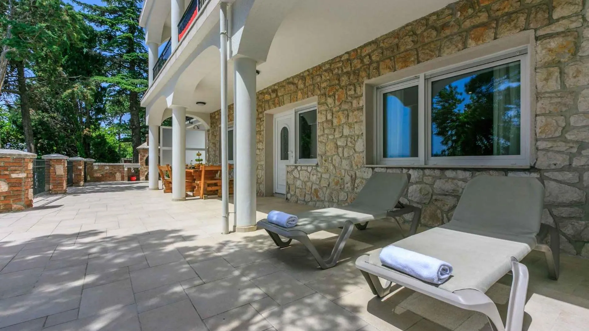 Apartments Palace Paulina In Novi Vinodolski 39469 0*,