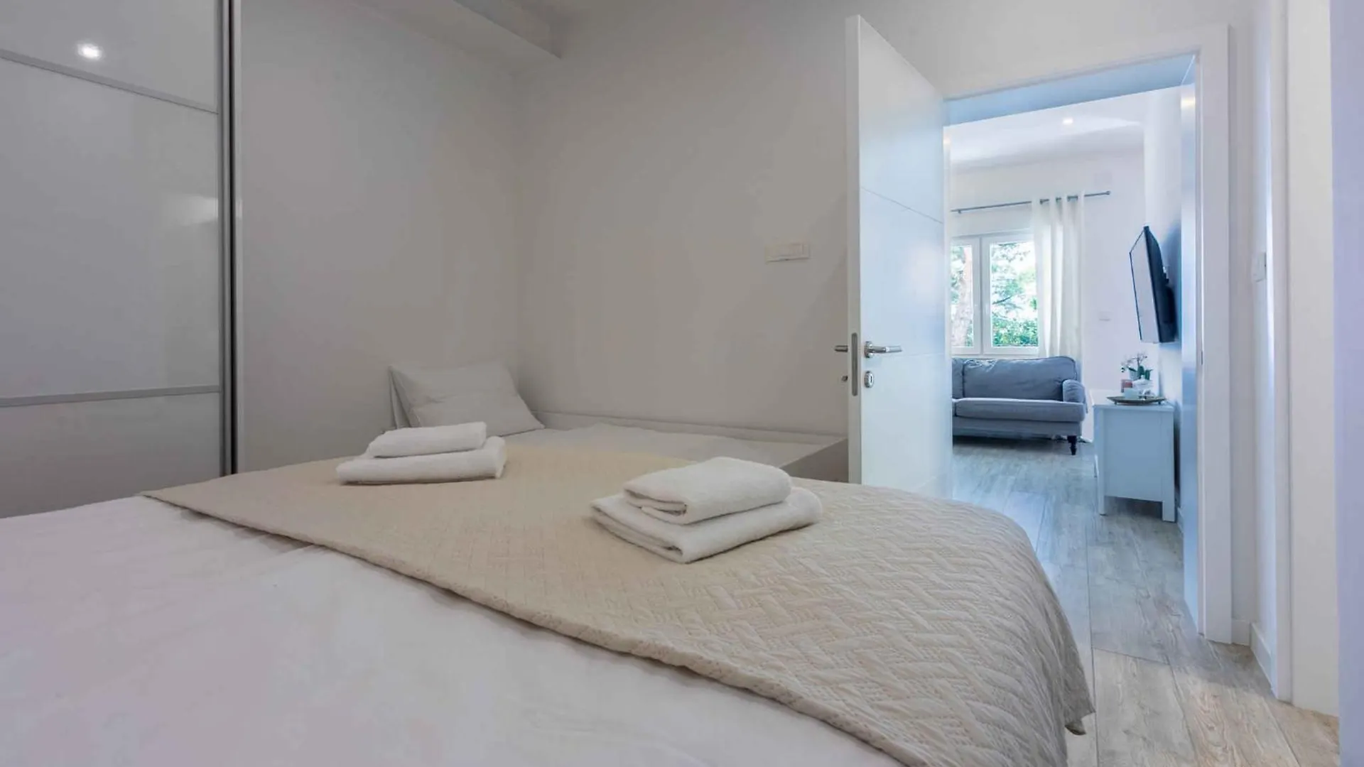 Apartments Palace Paulina In Novi Vinodolski 39469 Croatie